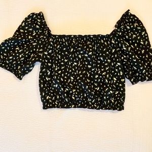 DIVIDED Cropped Black/Floral Puff-sleeved Top